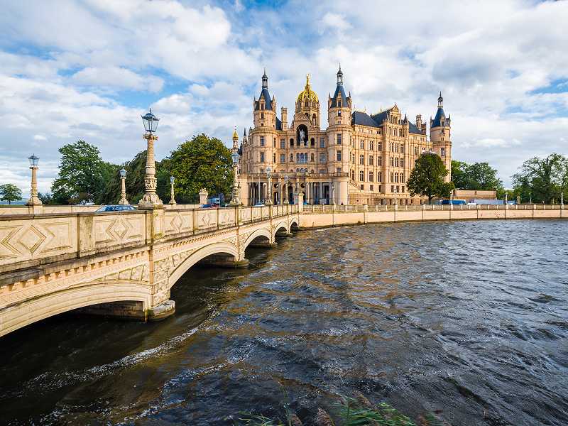 Brücke zum Schloss