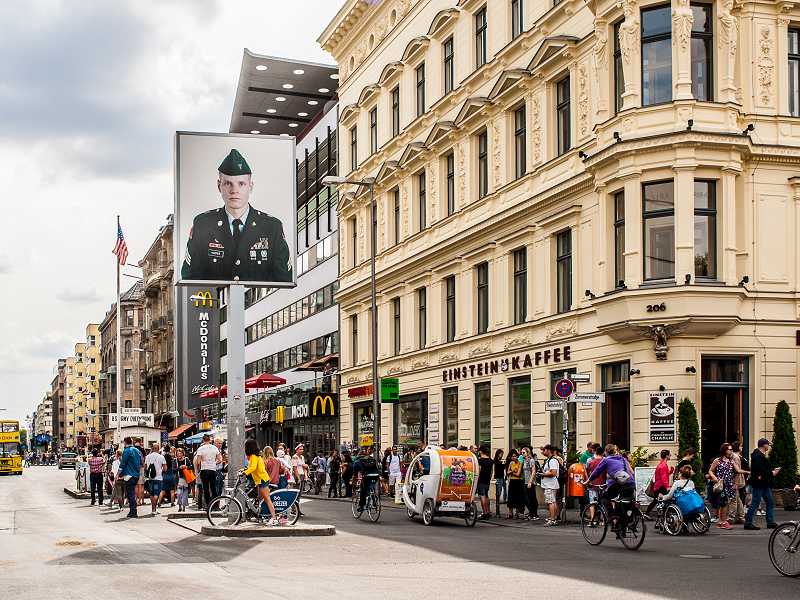 Friedrichstrasse und Checkpoint Charlie