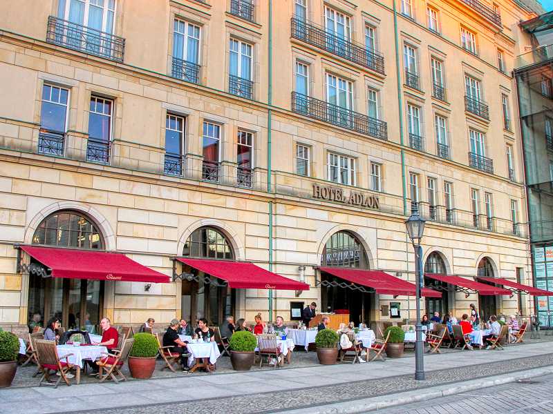 Restaurant vor dem Hotel