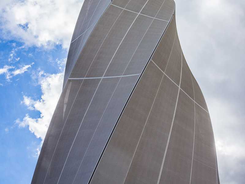 Textilfassade vom Turm